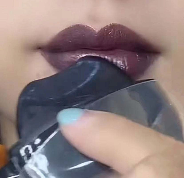 1 color,black lazy lipstick